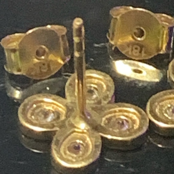 18k Solid Gold Flower Earrings - Picture 6 of 6